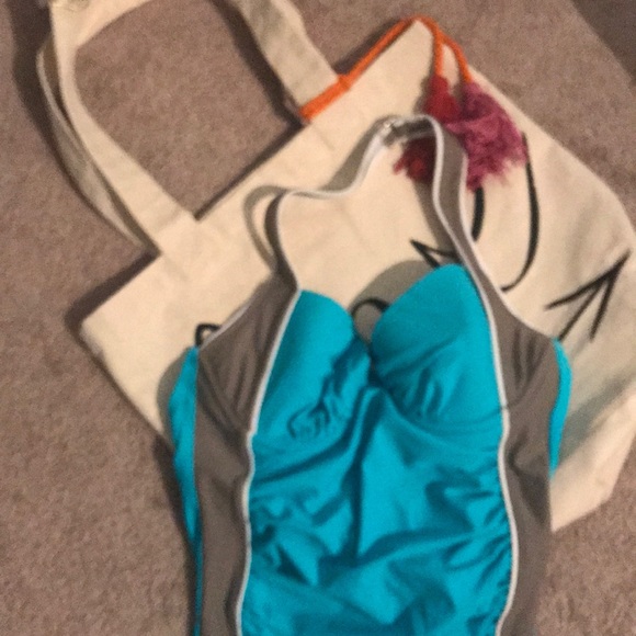 🌟NEW LORI COULTER ONE PEACE SWIMSUIT🌟 - Picture 3 of 8